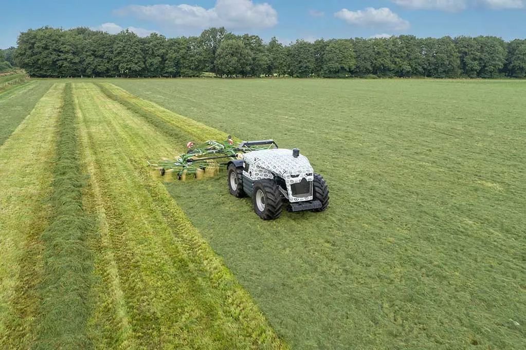 農機具指揮拖拉機!科羅尼聯手雷肯提出無人作業新設想 農機具指揮拖拉機!科羅尼聯手雷肯提出無人作業新設想